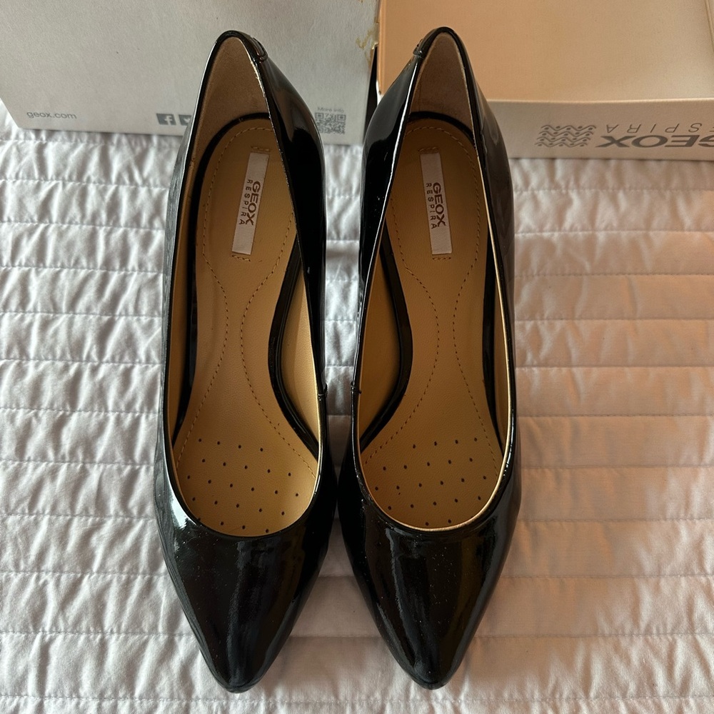 Geox Black Patent Pointed-Toe Heels with Cushioned Insole